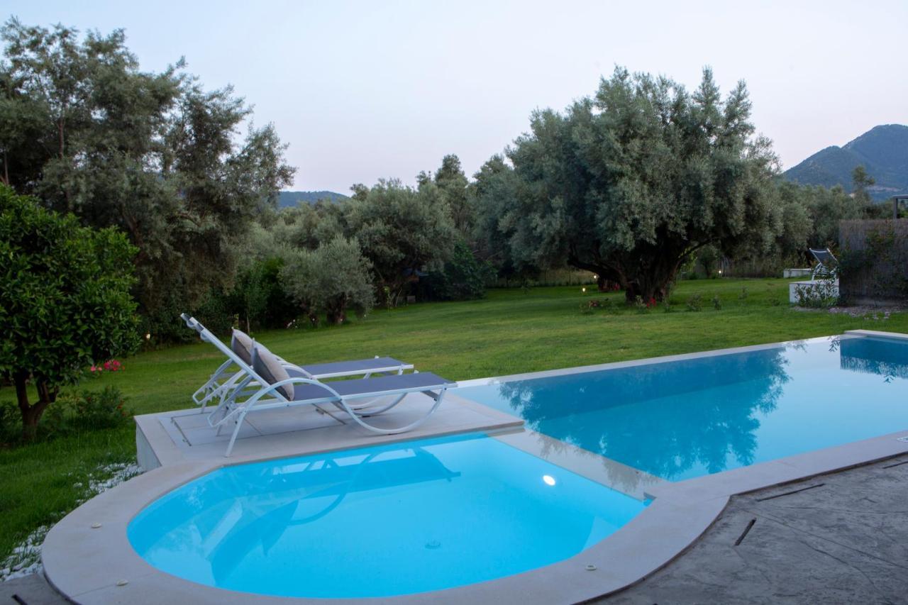 Averto Villas With Private Pool ニドリ エクステリア 写真