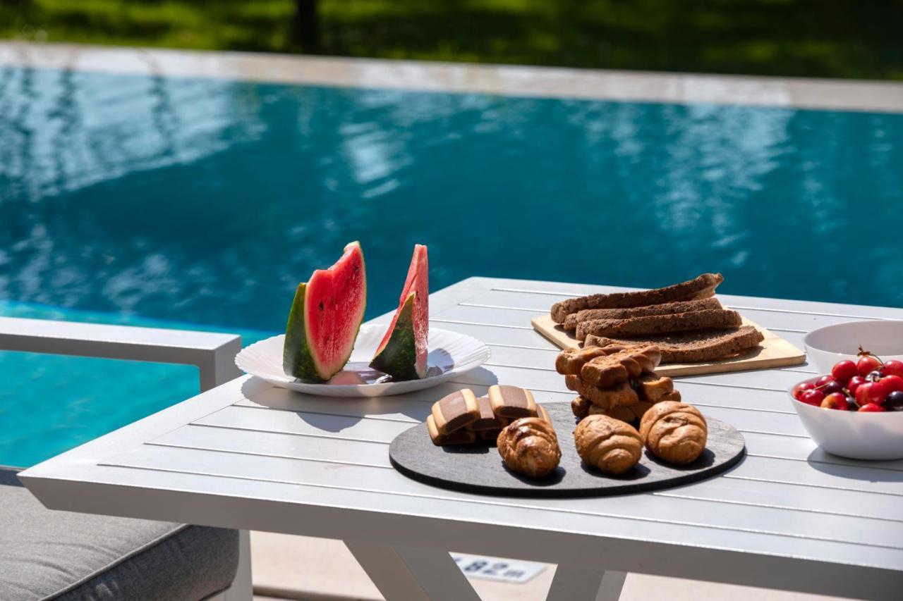 Averto Villas With Private Pool ニドリ エクステリア 写真