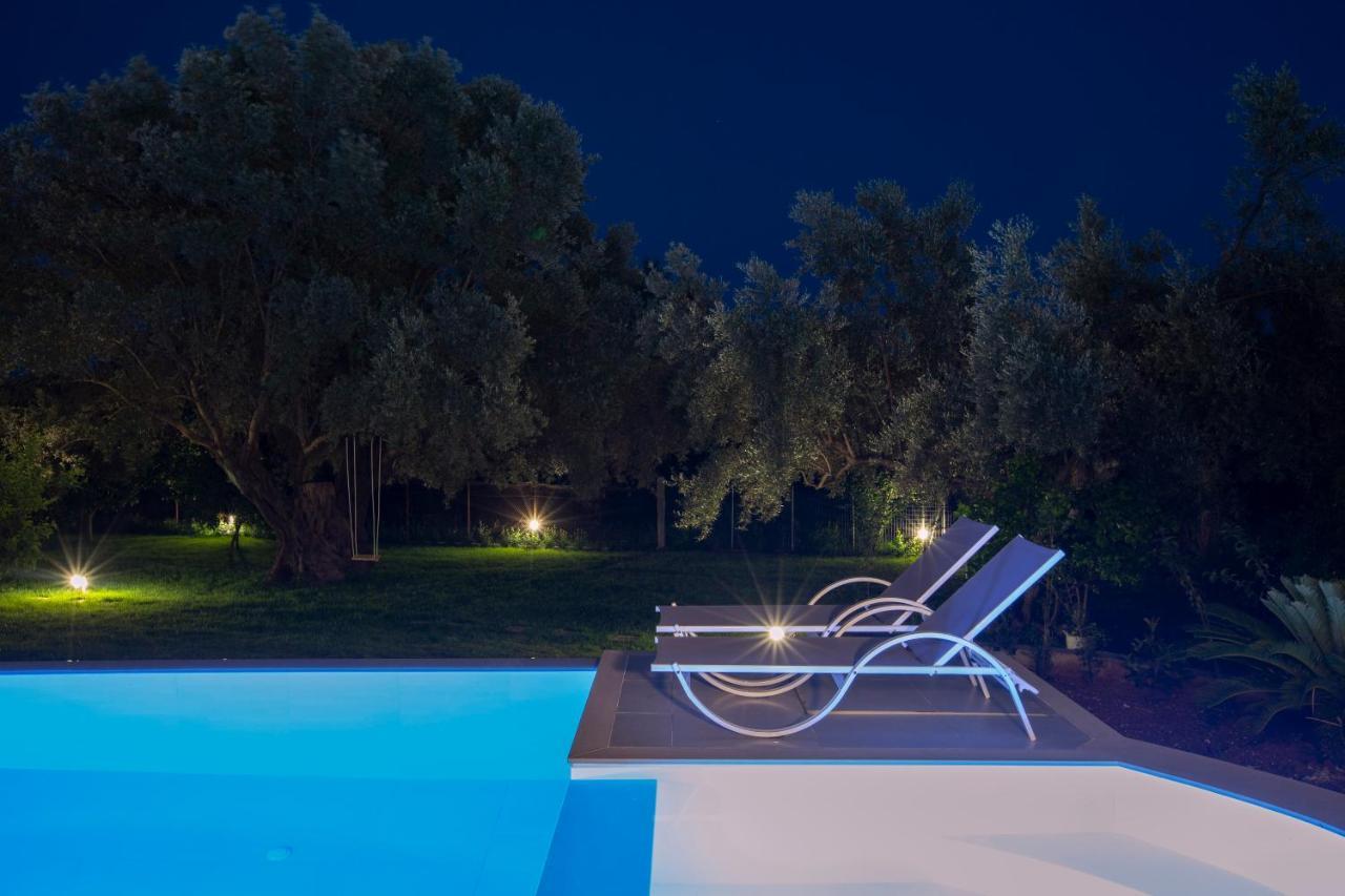 Averto Villas With Private Pool ニドリ エクステリア 写真