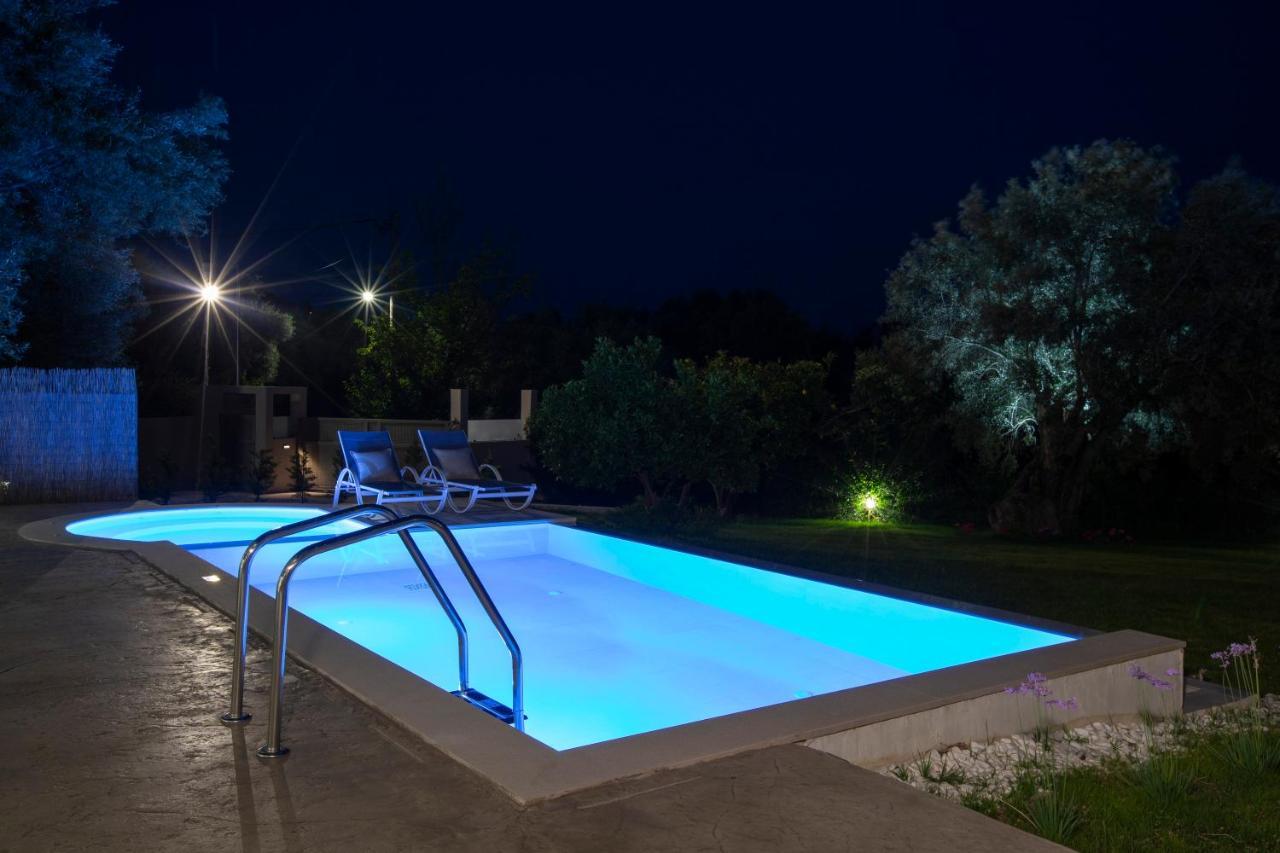 Averto Villas With Private Pool ニドリ エクステリア 写真
